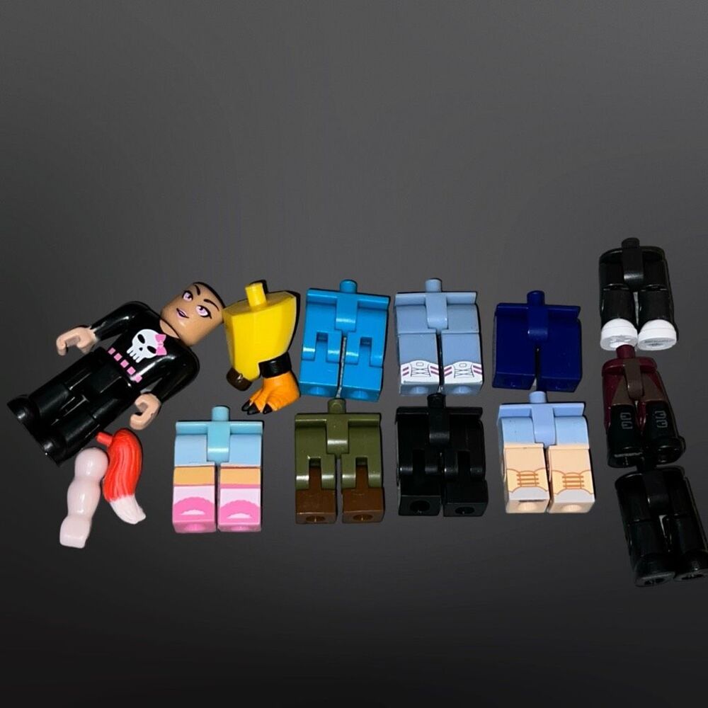 138 Pc Roblox Lot with Accessories, Weapons, Bodies, Hair, Hats Extras B18 - Picture 7 of 9